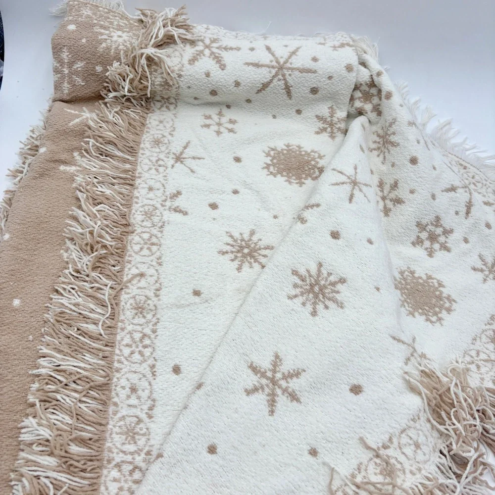 Aspen Decorative Christmas Throw Blanket‎ Neutral Tan Cream Trees Deer Cabin